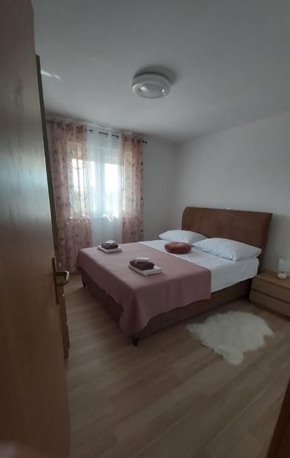 Luka Apartment *