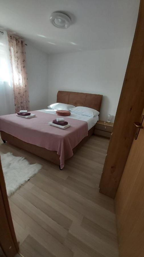 Apartment Luka *